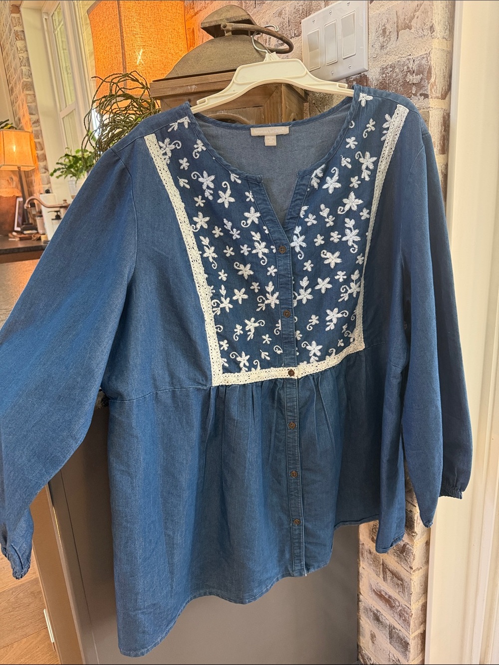 NWOT Women’s SZ 2X WOMAN WITHIN blue jean top